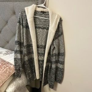 Super soft and cozy jacket / cardigan!  Perfect with some leggings!